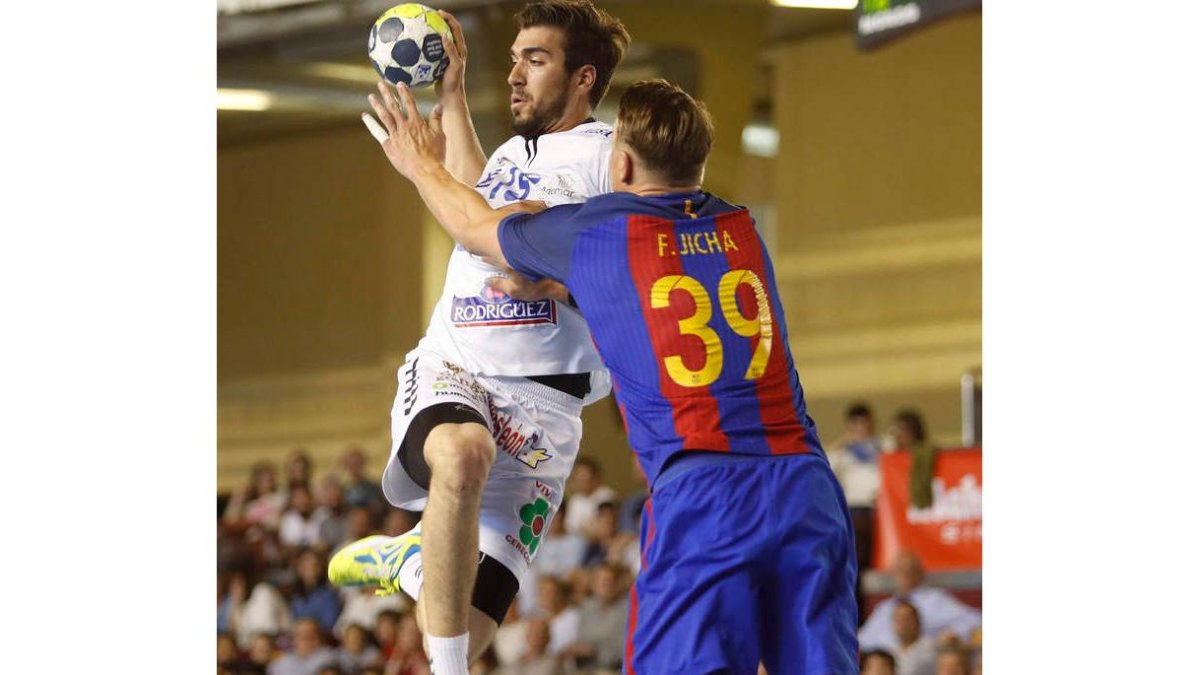 Juanjo Fernández se lesionó en el partido contra el Barcelona. JESÚS