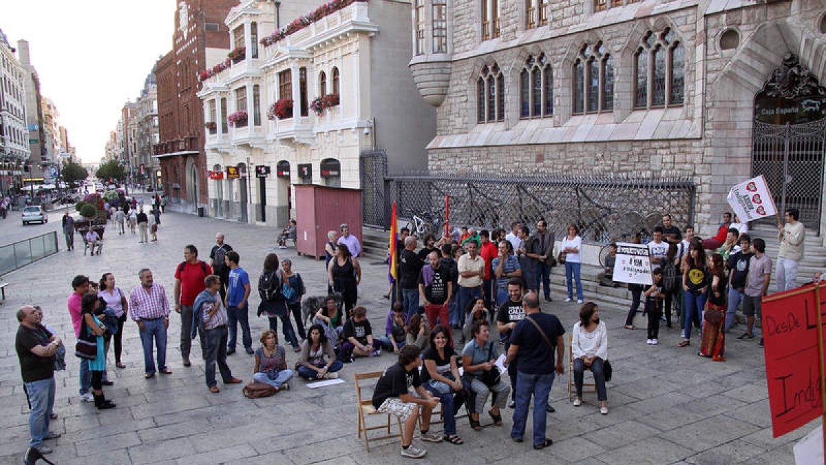 Un momento de la concentración de ayer por la tarde en el centro de León.
