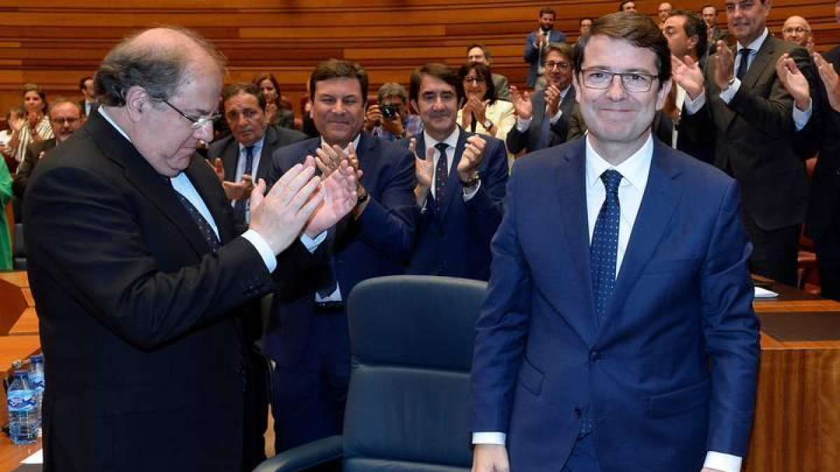 Herrera aplaude a Mañueco durante el acto celebrado esta mañana