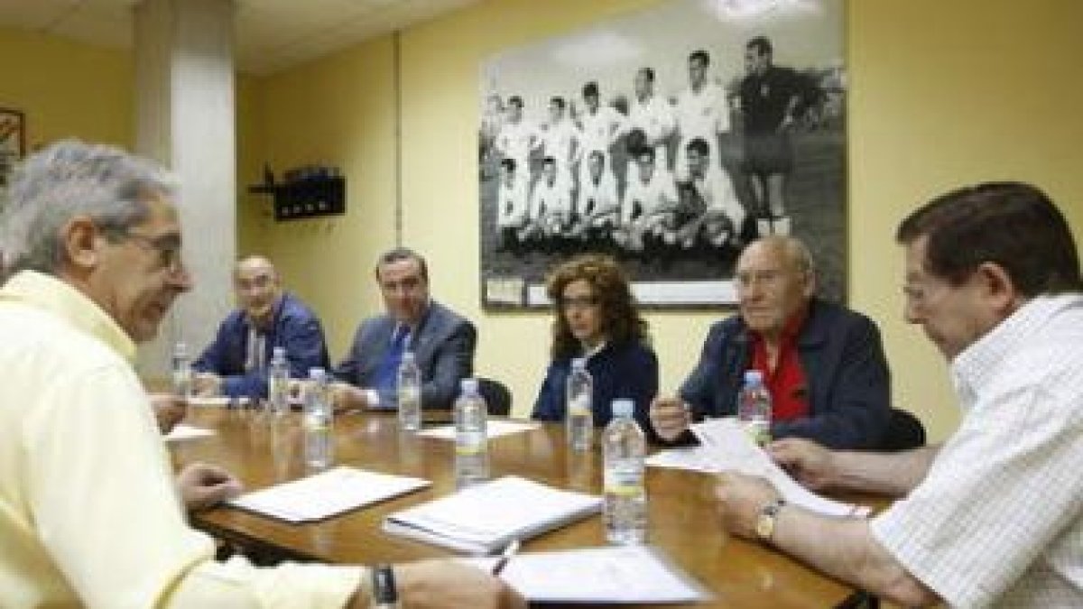 El consejo de administración de la Cultural en una de sus últimas reuniones.