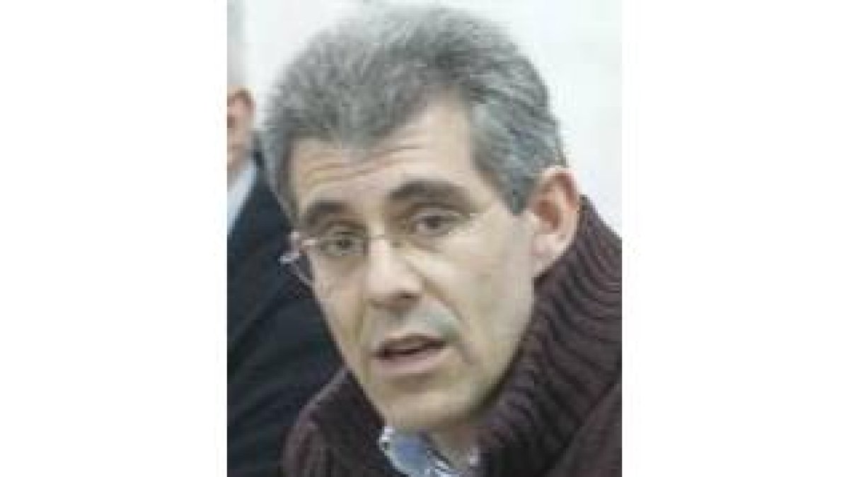 Manuel Rey es economista y da clases en el IES de Fabero