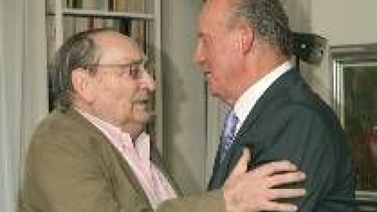 Los reyes, durante la visita que realizaron a la Facultad de Medicina