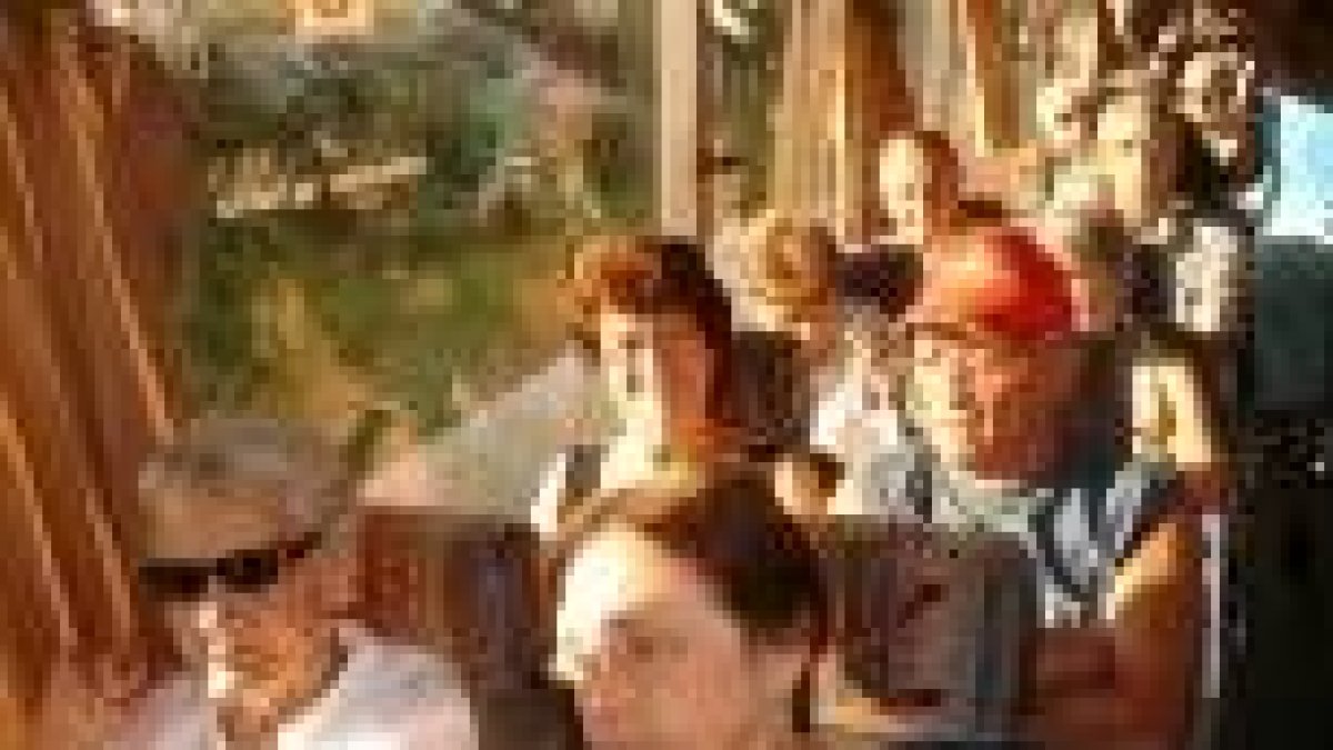 Los leoneses residentes en Cuba, en el autobús en el que fueron de excursión