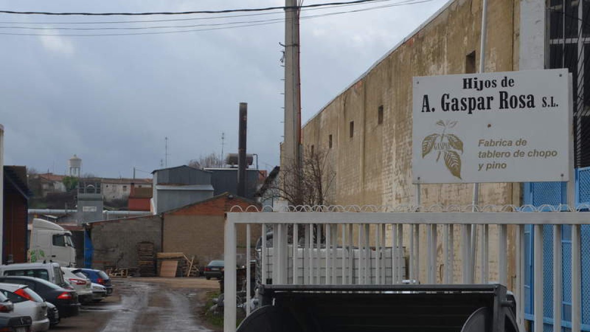 Acceso a la empresa Hijos de Gaspar Rosa donde tuvo lugar el accidente. MEDINA