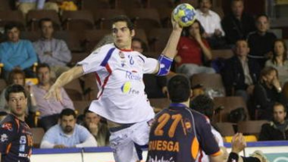 Montoro durante uno de los partidos que ha disputado con el primer equipo del Ademar.