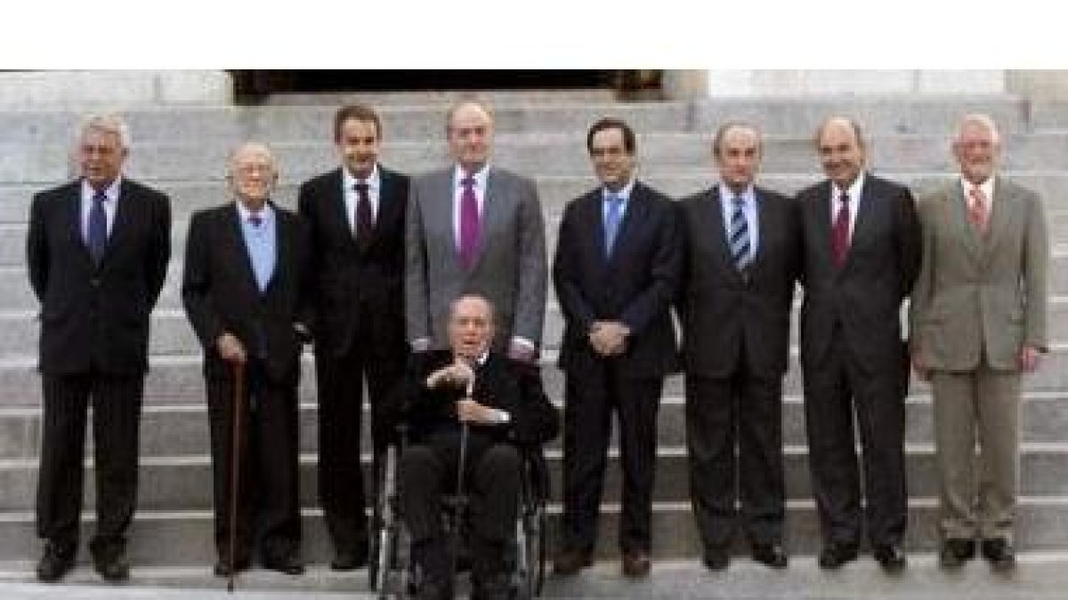 González, Carrillo, Zapatero, el rey Juan Carlos, Bono, Lavilla, Rojas Marcos y Fraga.