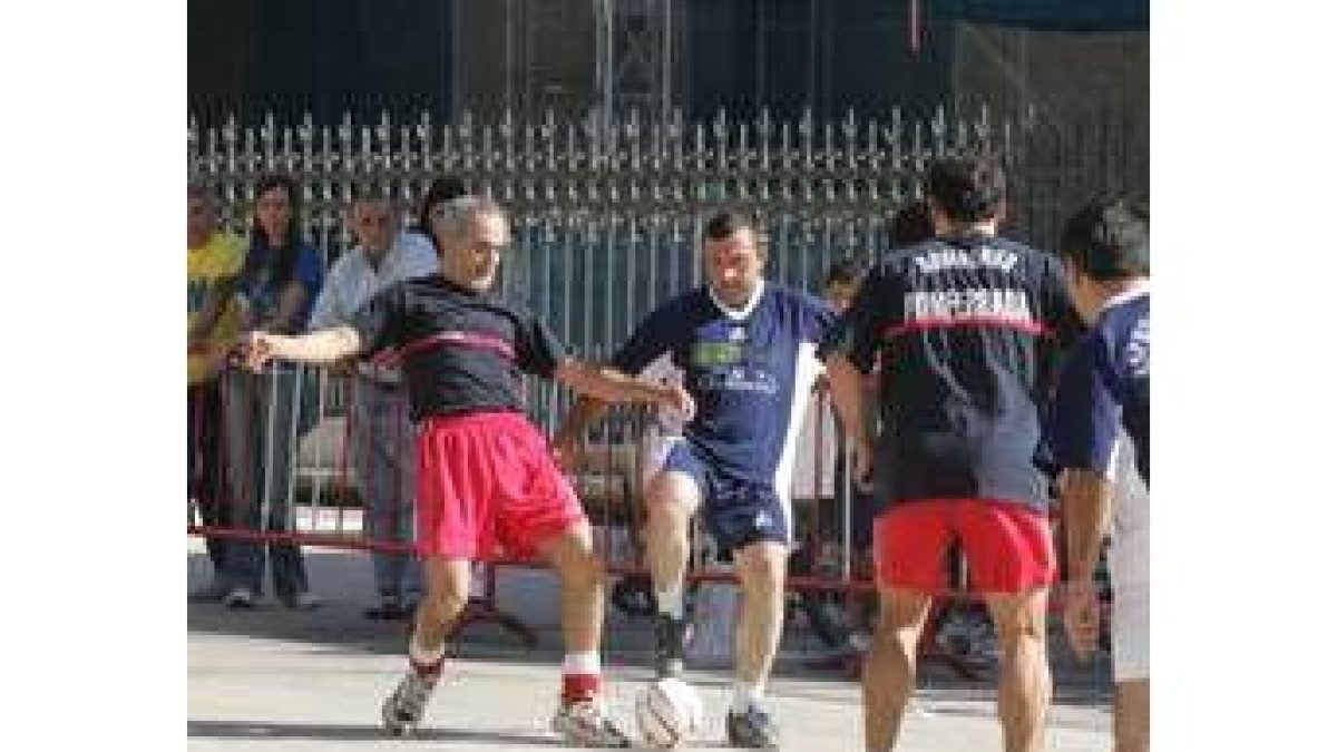 El equipo de bomberos y Alfaem disputaron el primer partido de fútbol