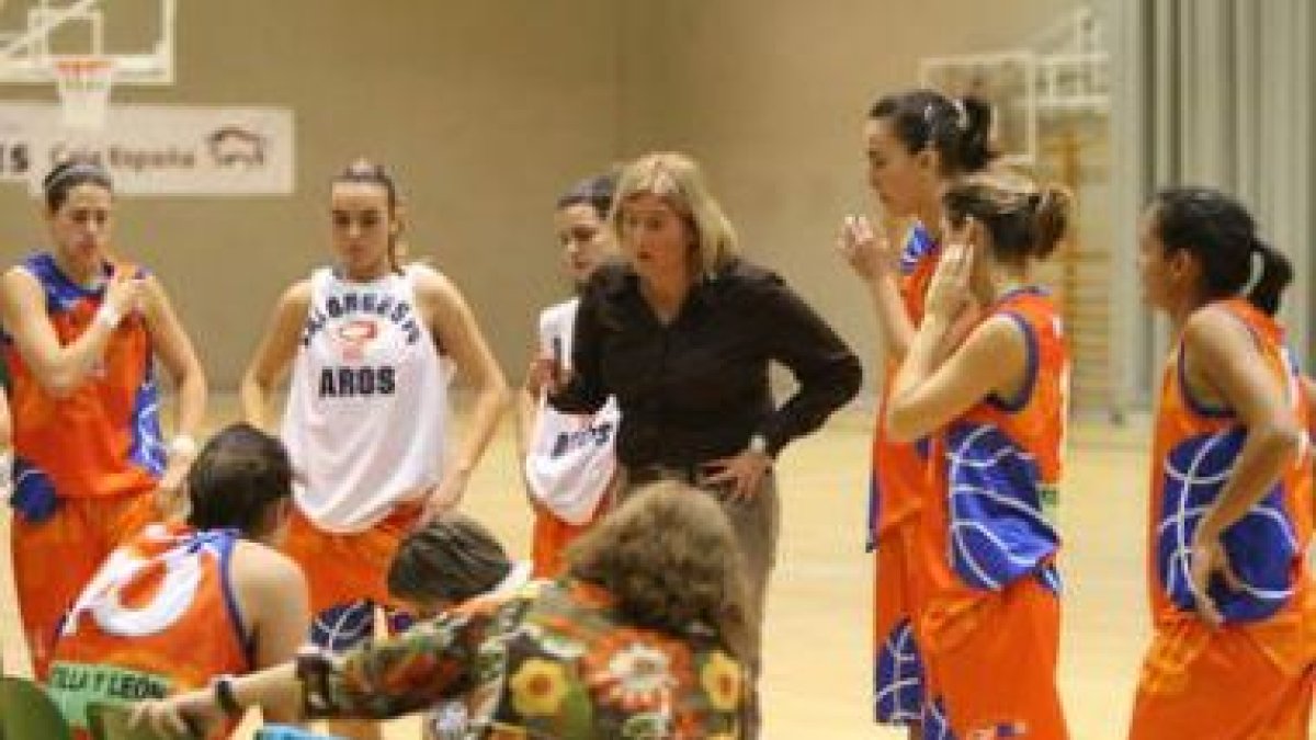 Las jugadoras del Aros, durante un entrenamiento.