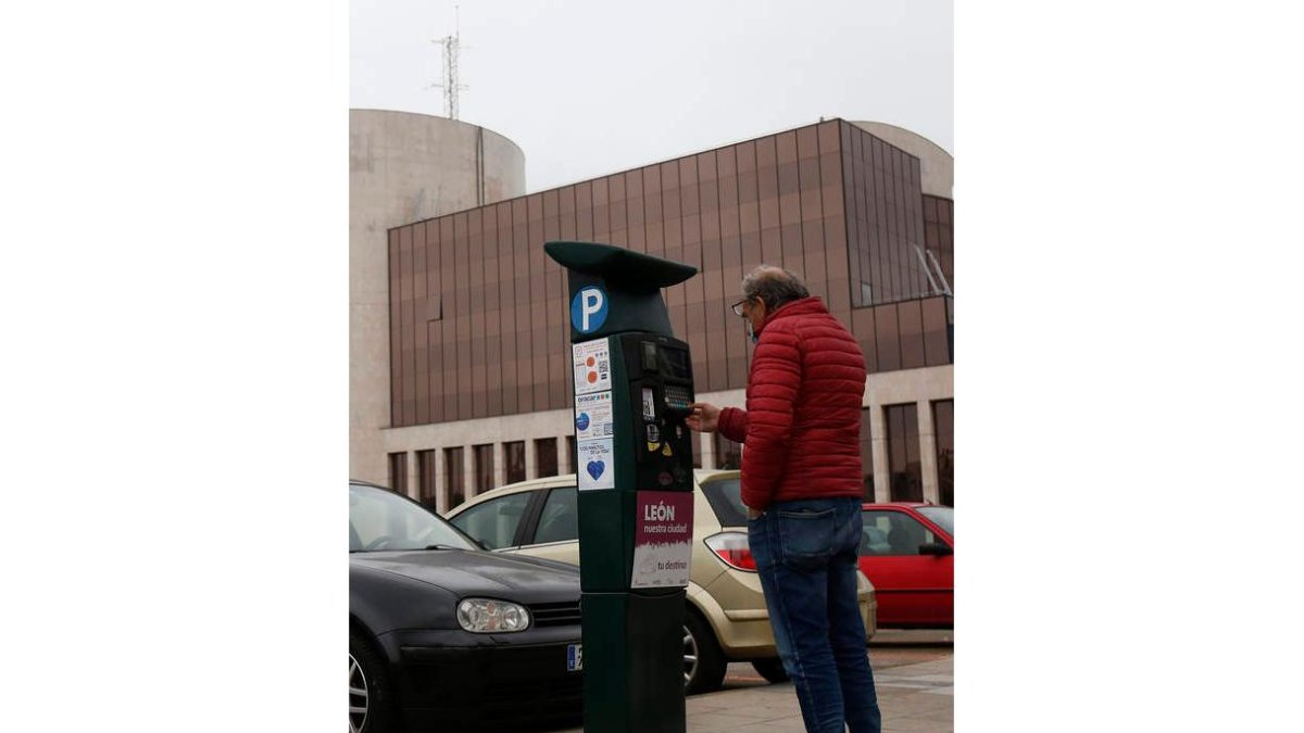 El estacionamiento de la ORA en la Junta aún tiene resultados discretos. FERNANDO OTERO