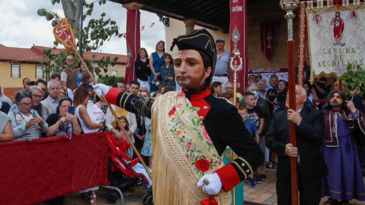 Procesión del San Sebastián en Laguna de Negrillos. MIGUEL