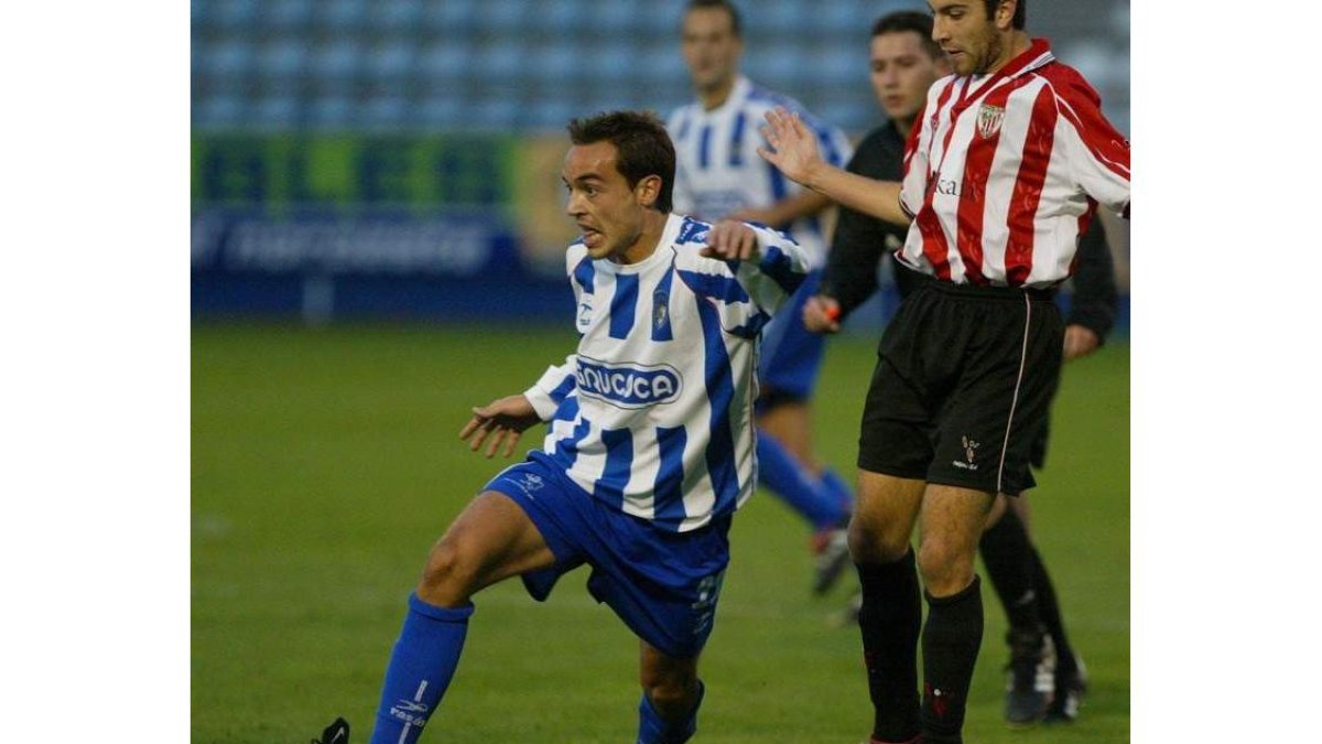Tarradellas -i- y Juanjo -d-, durante la temporada en la que cada uno vistió de blanquiazul.