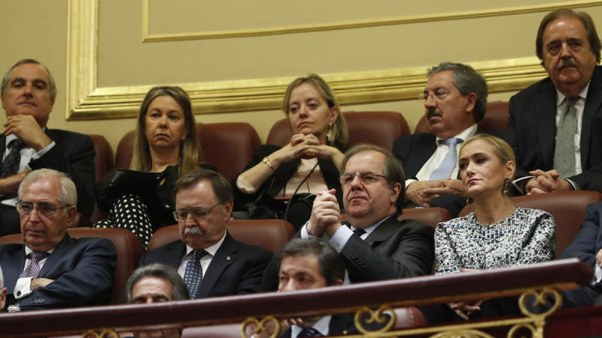 Juan Vicente Herrera, junto a la presidenta de Madrid, Cristina Cifuentes. CHEMA MOYA