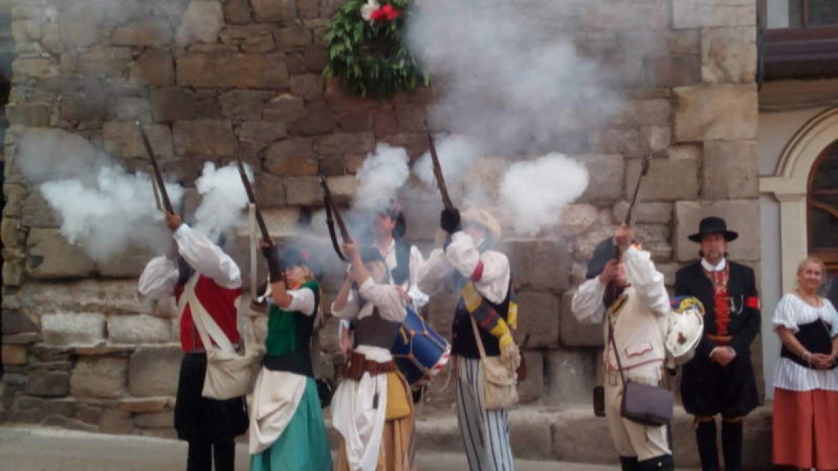 Los Voluntarios de León rememoran la batalla de Medina de Rioseco en la que participó el Batallón Clavijo.