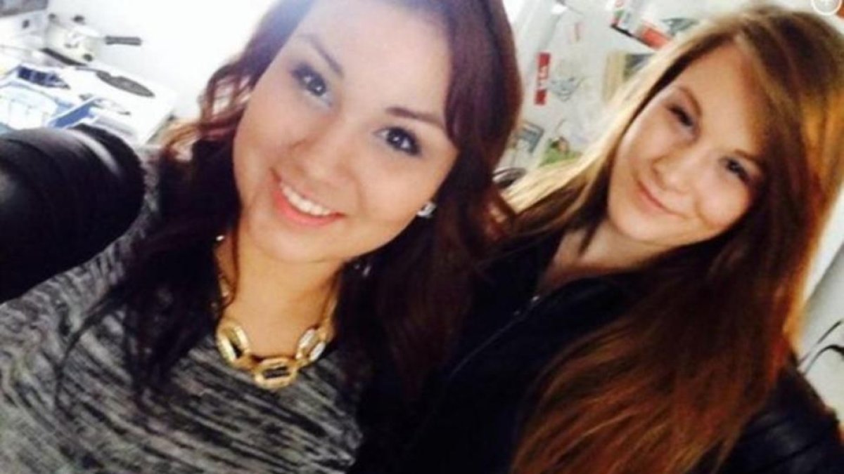 El selfie que ha delatado a Cheyenne Rose Antonie, izquerda.