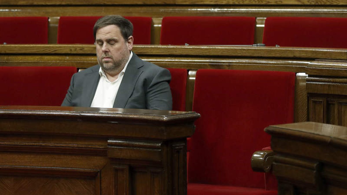 Oriol Junqueras durante la tercera y última jornada de la sesión plenaria del Parlament. ANDREU DALMAU