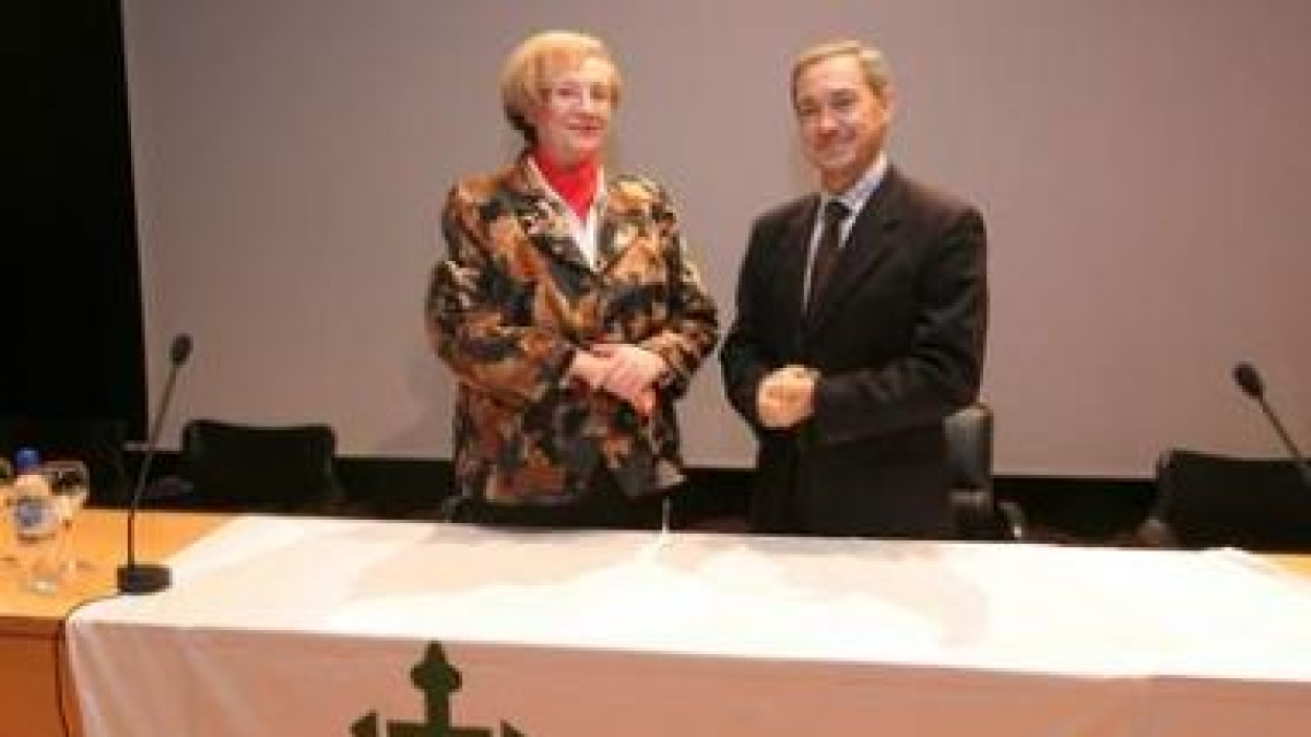 Concepción Blanco junto con otro de los miembros de la Asociación