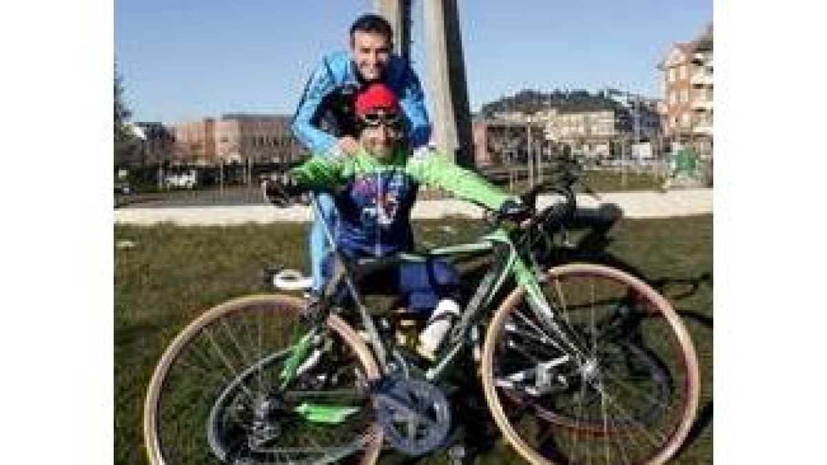 Javier Pascual y Víctor Gomes en La Virgen del Camino antes de salir a entrenar la semana pasada
