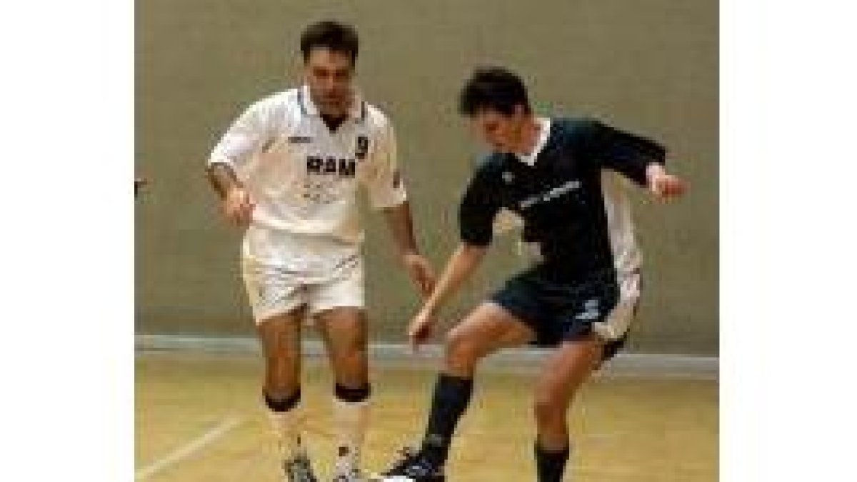 Joaquín culminó la remontada leonesa con dos goles consecutivos