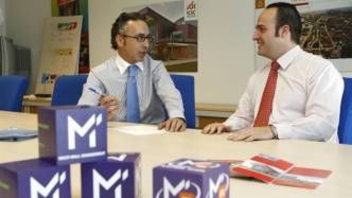 Pedro Tapia (departamento comercial de Diario de León) y Juan López Rojo