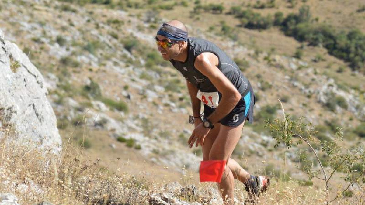 El Kilómetro Vertical de Villalfeide contó con una nómina de altura en la línea de salida. CUNDI VEGA