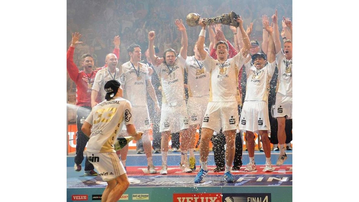 Los alemanes del Kiel celebran su título de reyes de Europa.