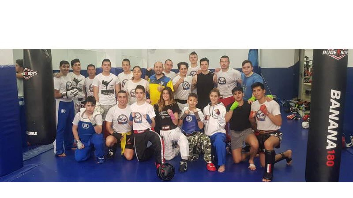 Foto de familia de los participantes en el seminario impartido por el leonés Alfredo Arrojo. DL
