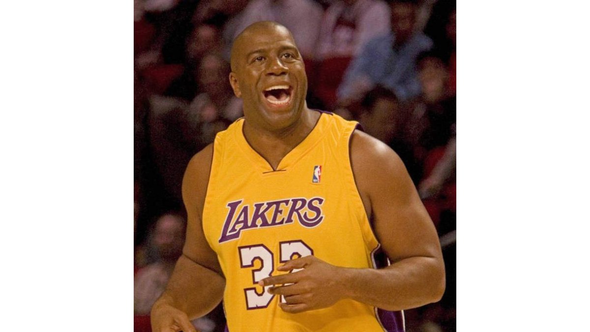 El gran jugador de baloncesto Earvin ‘Magic’ Johnson, en 2006 y en 1992.