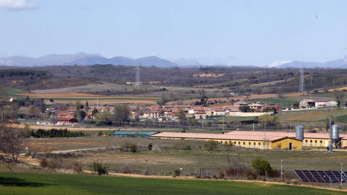 Vista panorámica de Valdefresno, donde se ubicará una de las plantas solares más grandes de la provincia. MARCIANO PÉREZ