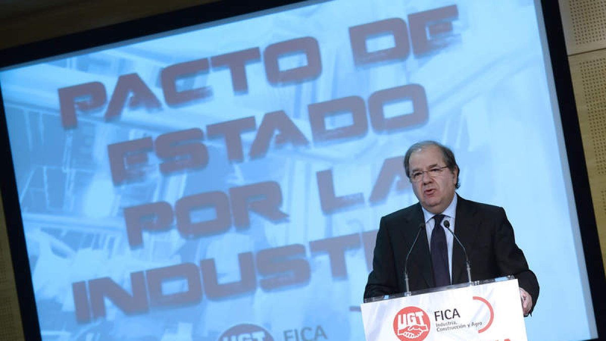 Herrera durante su intervención en la inauguración de la jornada organizada por UGT. N. GALLEGO