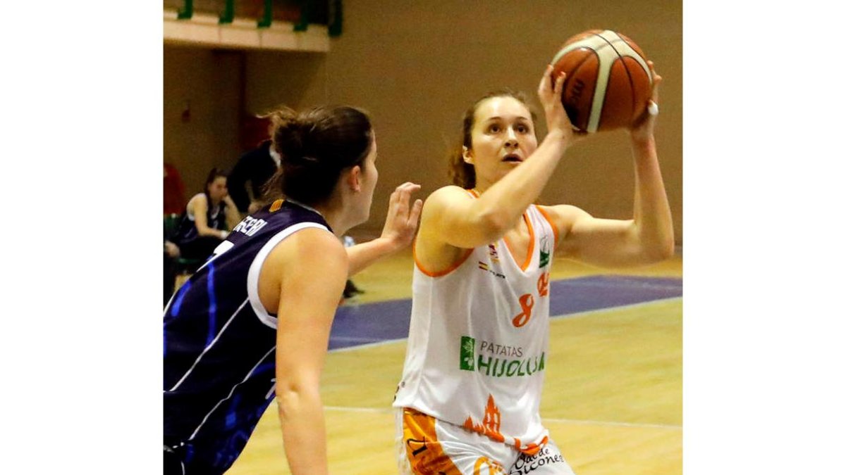Marta Canella durante uno de los últimos partidos. MARCIANO