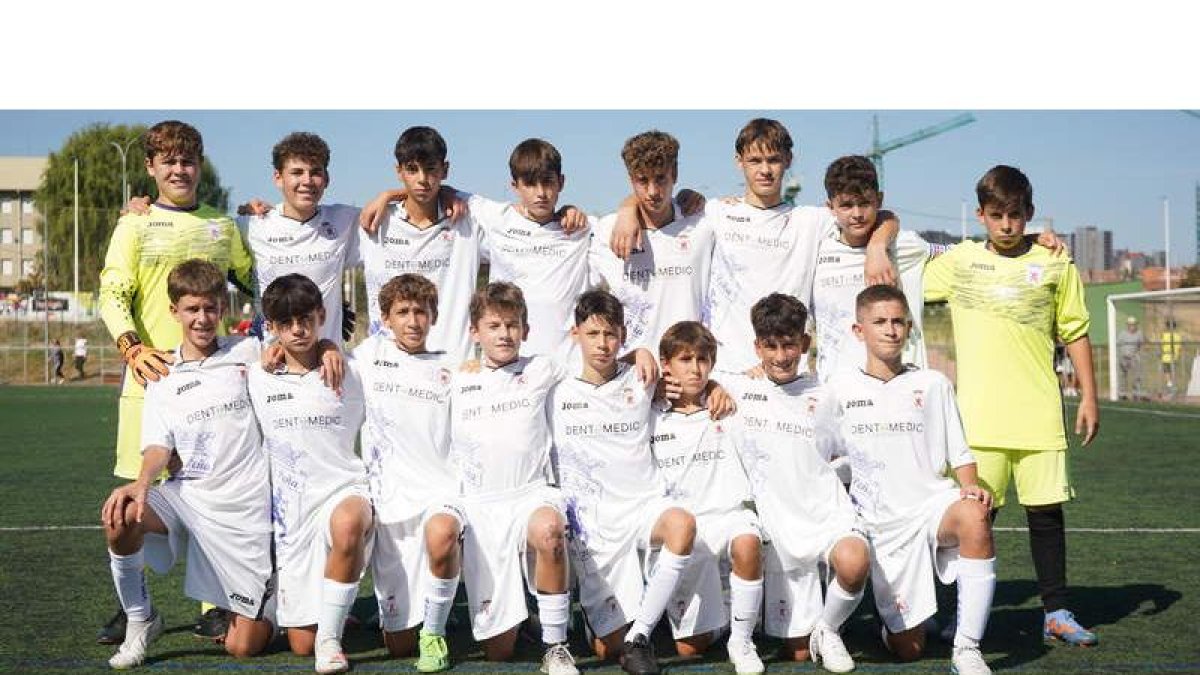 Formación del equipo del CDF Peña que milita en la 2ª División Regional Infantil. J. NOTARIO