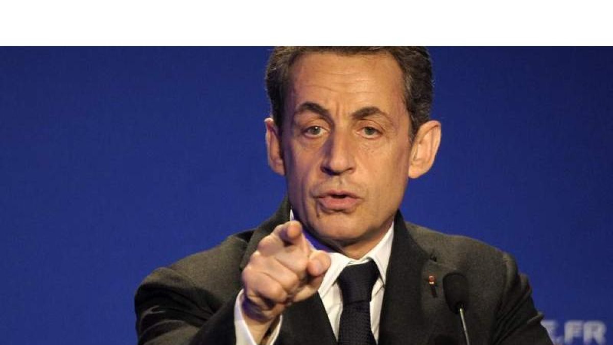 Sarkozy ofrece un discurso durante un mitin electoral en Saint Maurice.