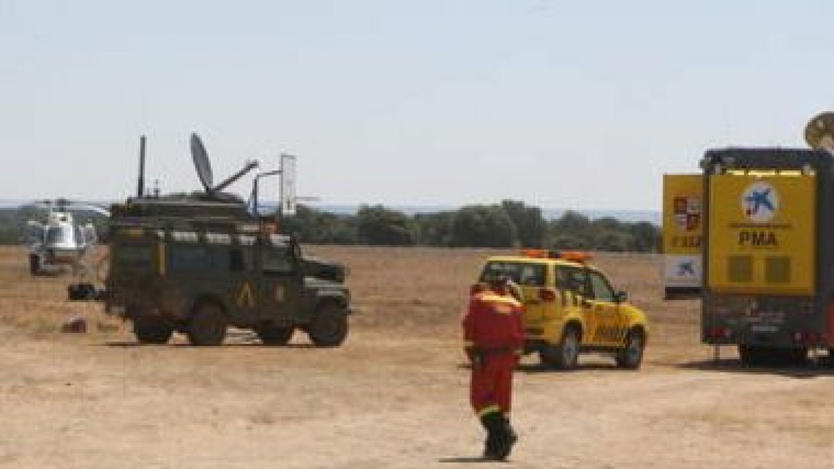 El dispositivo contra el fuego implicó la intervención de numerosos efectivos.