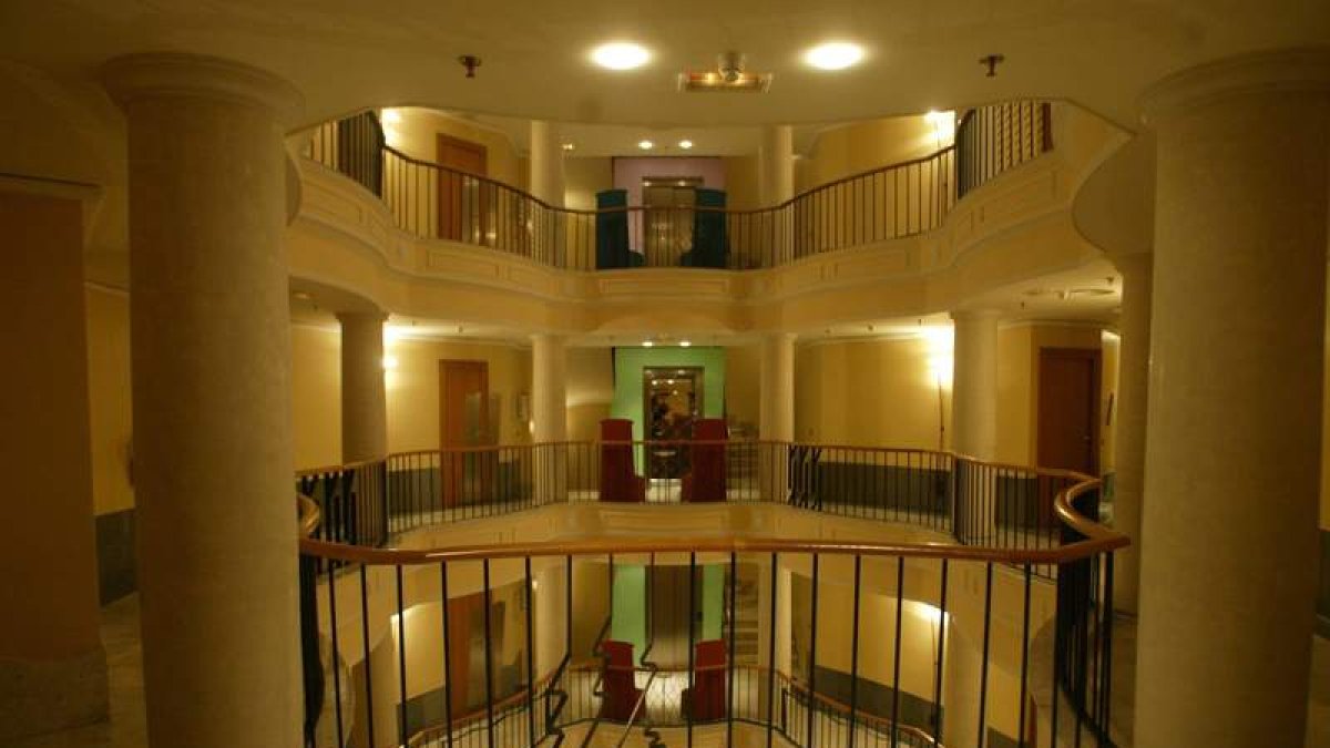 Imagen de una de las salas de restauración que el Hotel Alfonso V pone a disposición de sus clientes.