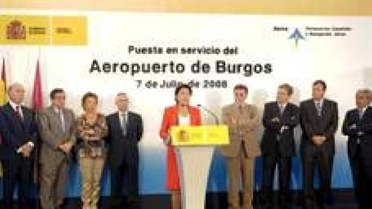 Magdalena Álvarez, ayer en la inauguración del aeropuerto de Burgos, el cuarto de la comunidad