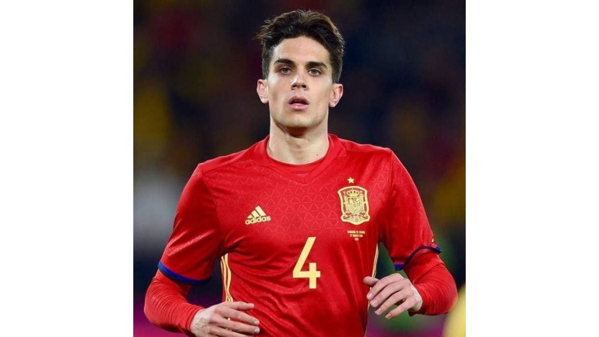 Marc Bartra con la elástica de la selección española. VÍCTOR LERENA