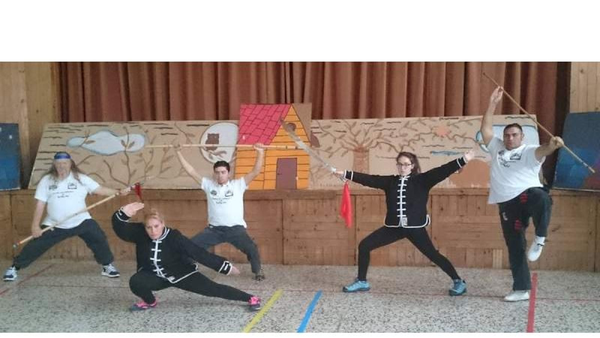 La familia Jiménez con Luis, Sandra, Cristian, Desiré y Bili, toda una ‘Escuela de Campeones’.