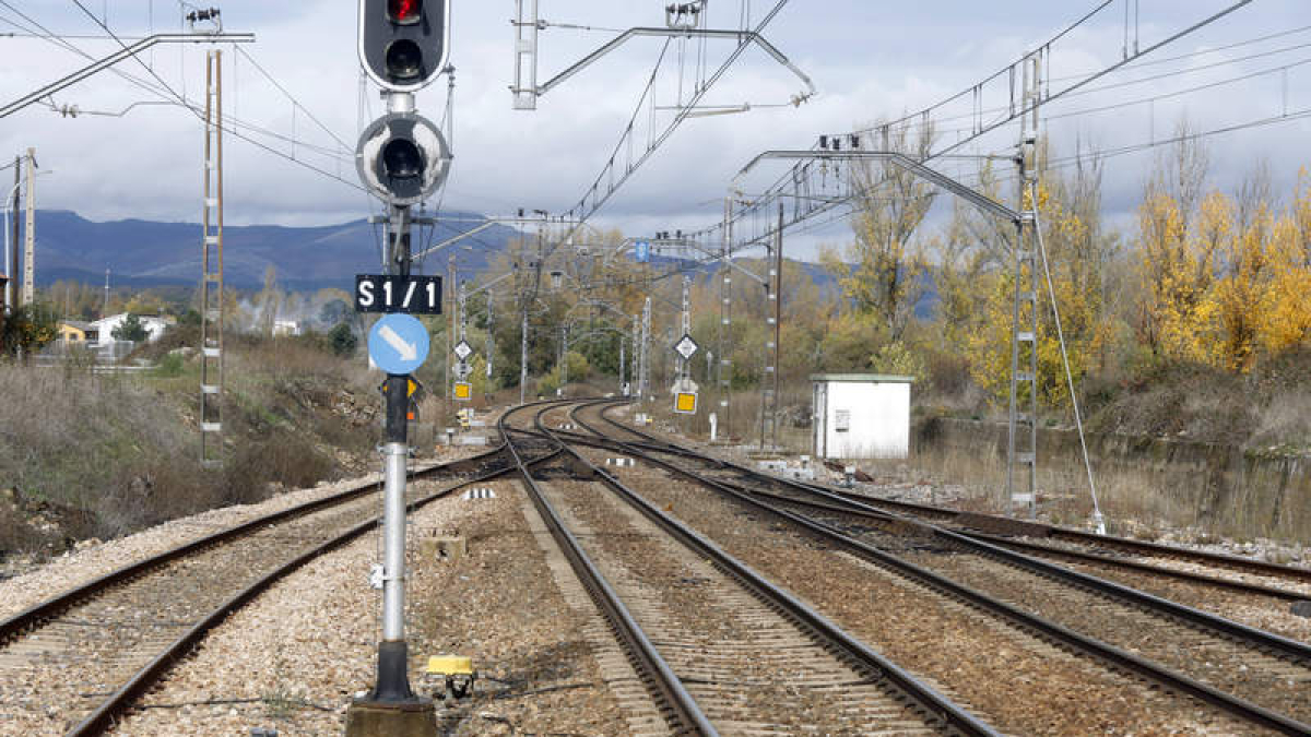 Obras de adaptación y reconversión de la línea de tren entre León y Asturias.