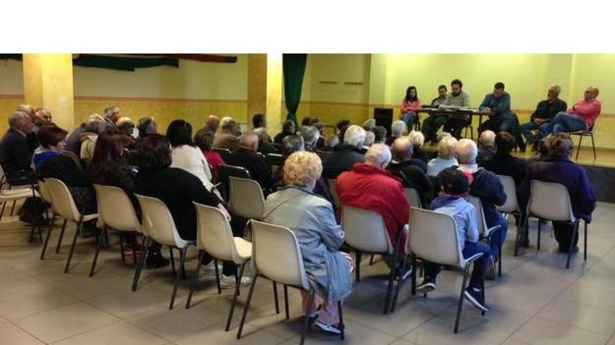 Concejo en el que se decidió las medidas para forzar la destitución del párroco de Vilecha y Torneros. DL