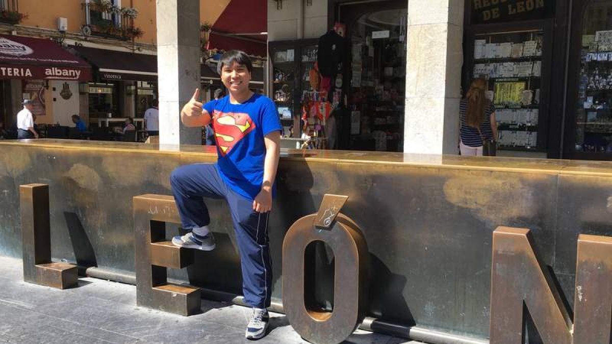 Wesley So ya ha desembarcado en la ciudad para participar en el Magistral de ajedrez. DL