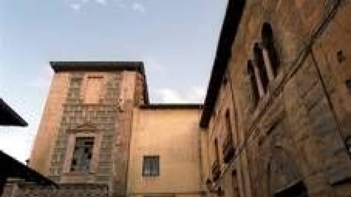 Palacio del Conde Luna, inhabitable y en ruina desde hace décadas