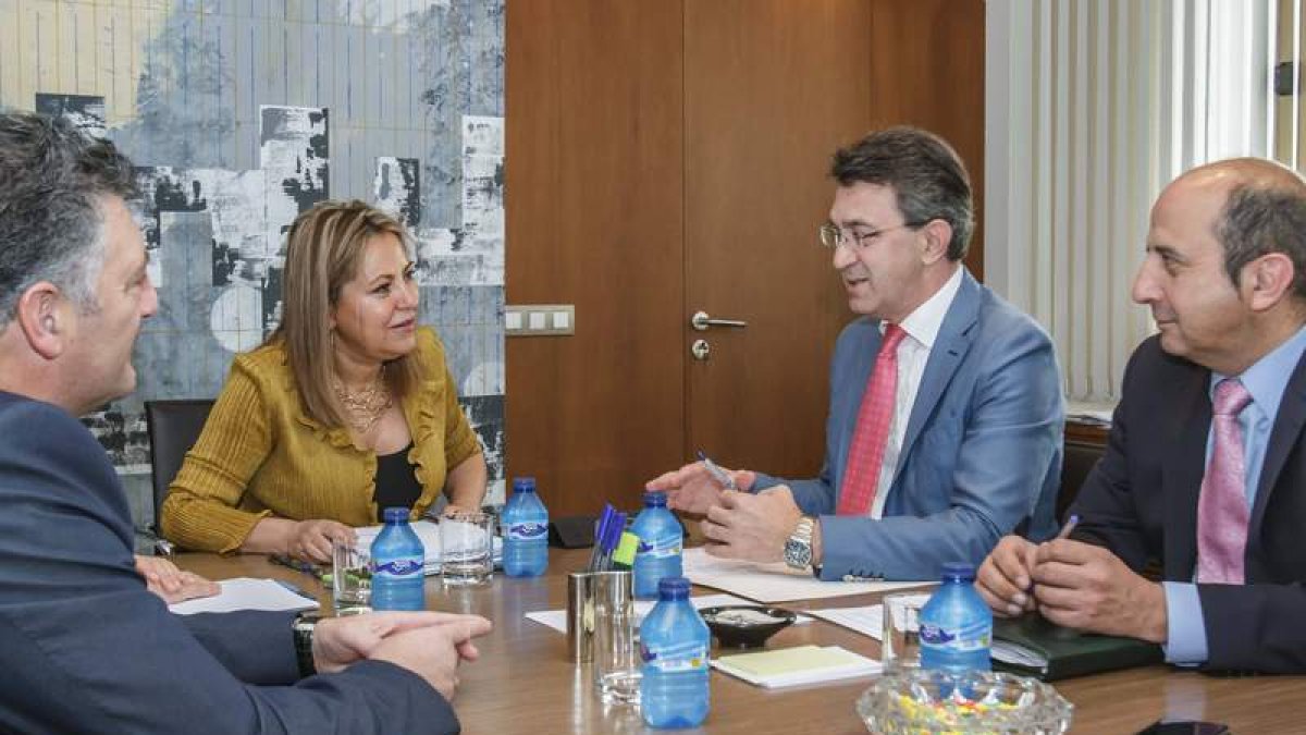 Calvo, Valdeón, Majo y Castañón, durante la reunión de ayer en la Diputación de León.