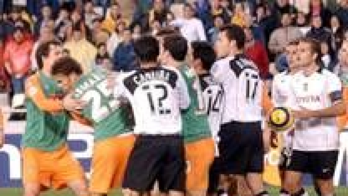 El encuentro concluyó con una monumental tangana entre los valencianistas y los alemanes