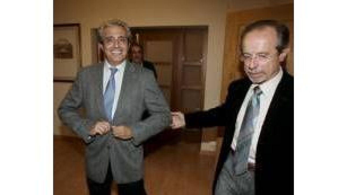 José Ángel Azuara y Jorge Marquínez, ayer en la sede de CHN