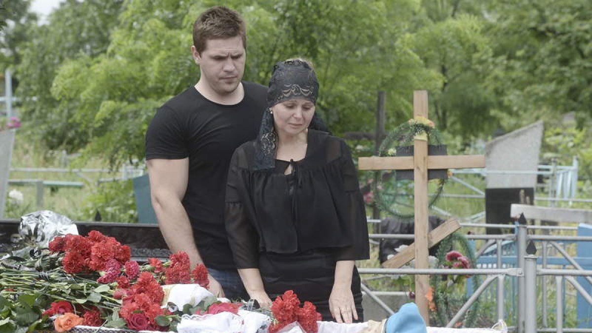 Funeral por un activista prorruso muerto hace unos días en Slaviansk.