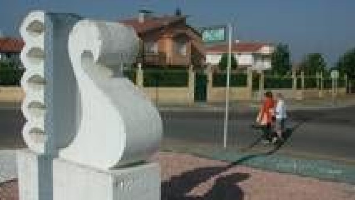 El símbolo que identifica a la urbanización Valjunco se encuentra ubicado en la plaza de la misma