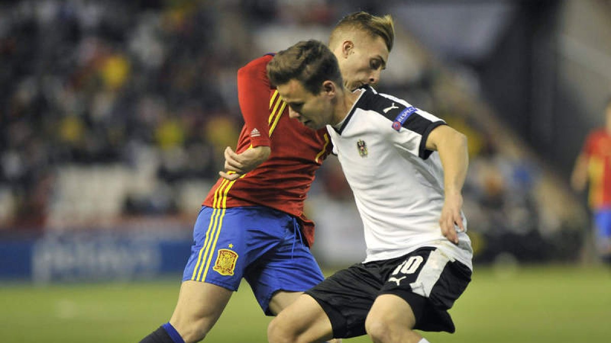 Gerard Deulofeu gozó de las mejores ocasiones pero falló en el remate final. MANU
