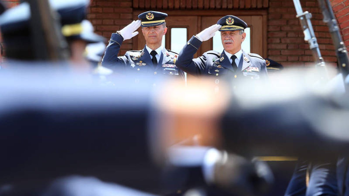 Juan Ángel Treceño y Miguel Romero, en la tribuna de autoridades.