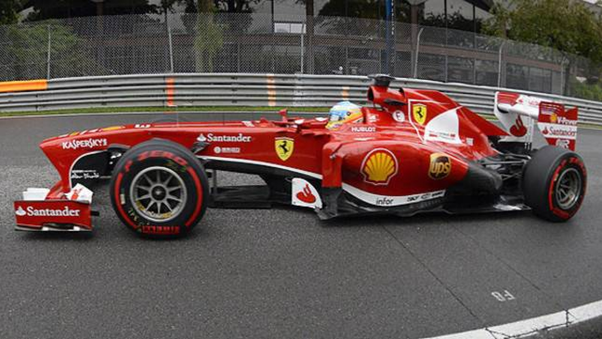 El Ferrari de Fernando Alonso, en el mojado circuito Gilles Villeneuve.