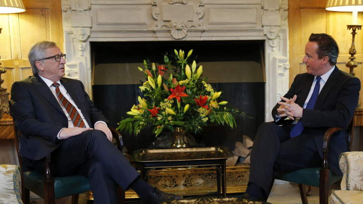 Juncker y Cameron, ayer, en su residencia campestre de Chequers.